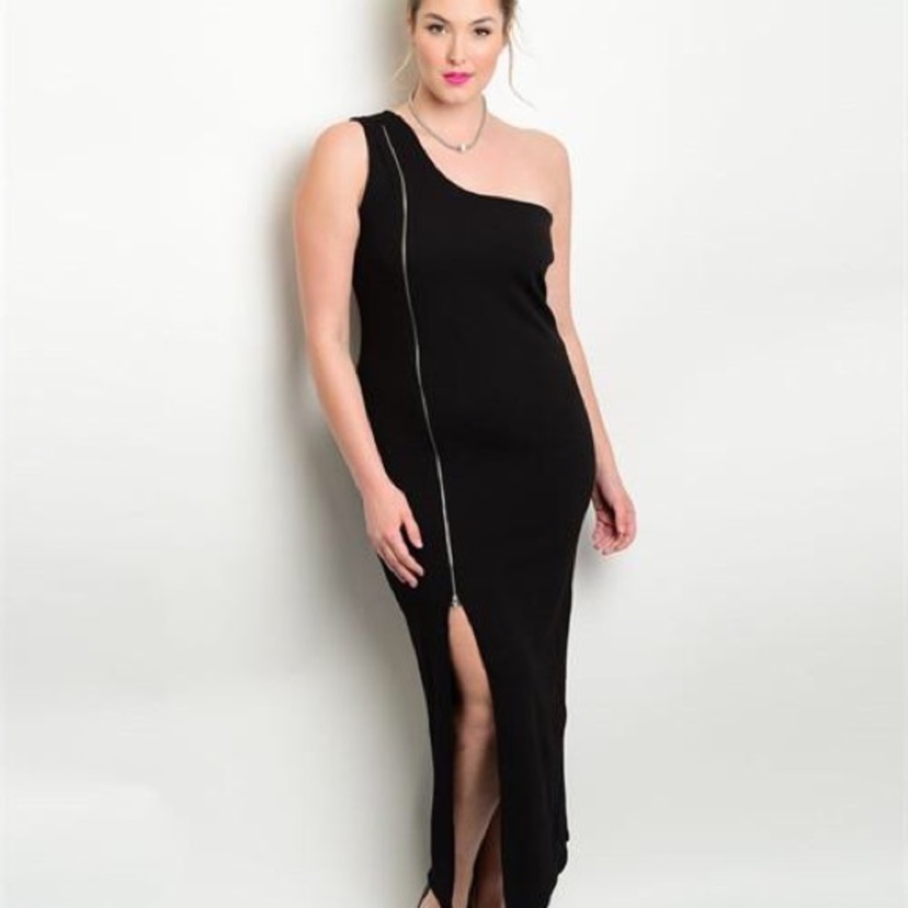 Plus size black dress
